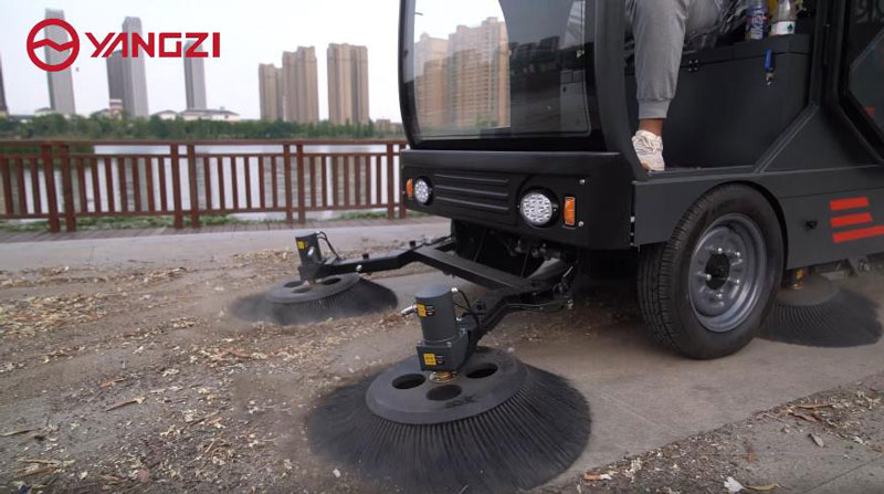 為什么要使用工業(yè)掃地車