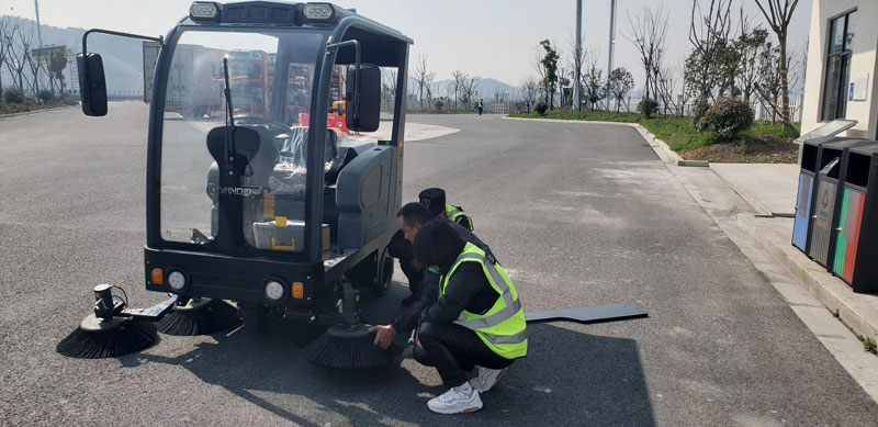 如何選擇掃地機 - 工業(yè)掃地機